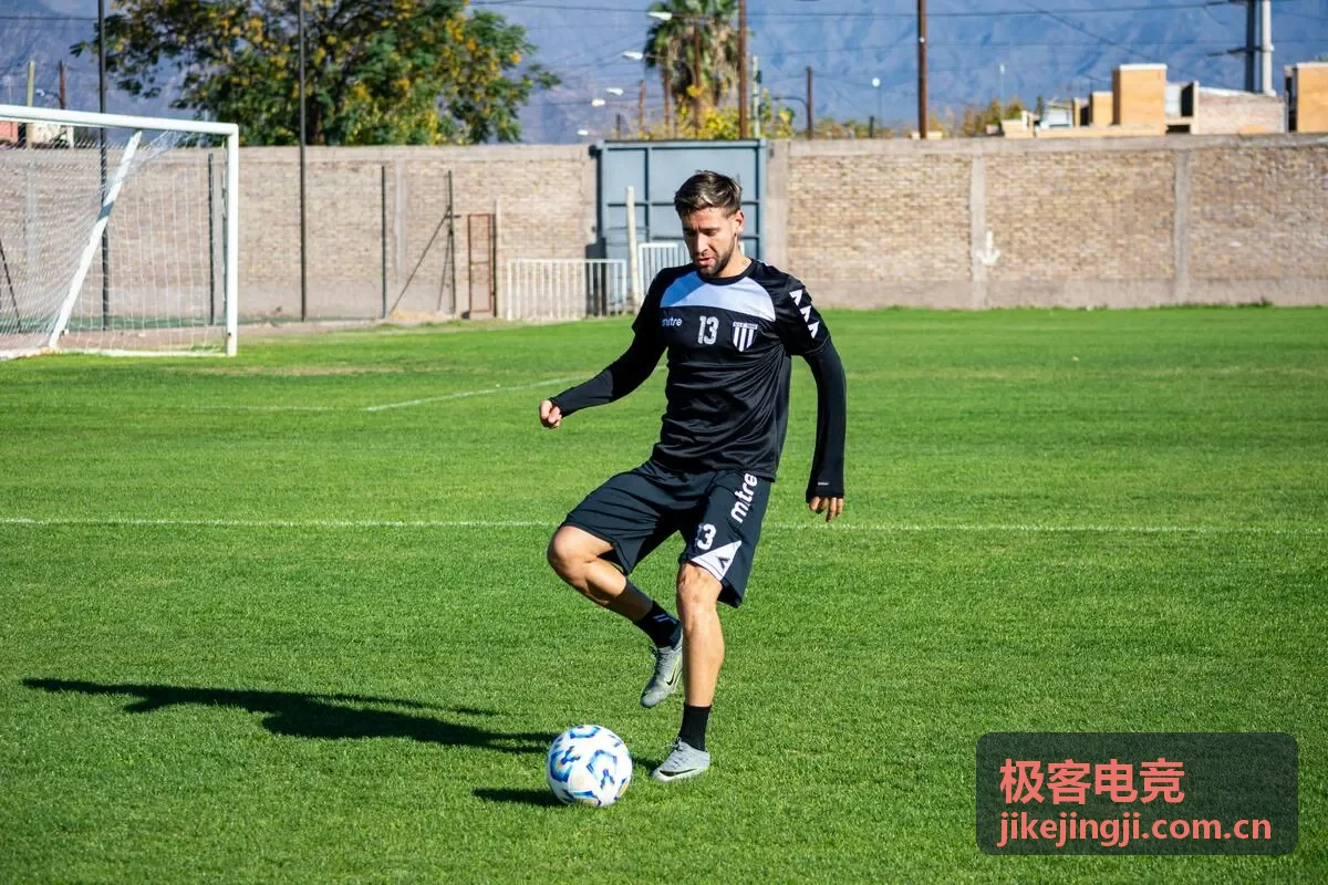 极客电竞 千元内电竞显示器面板解析封面